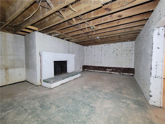 333 Knollwood Drive, Charleston, WV 25302