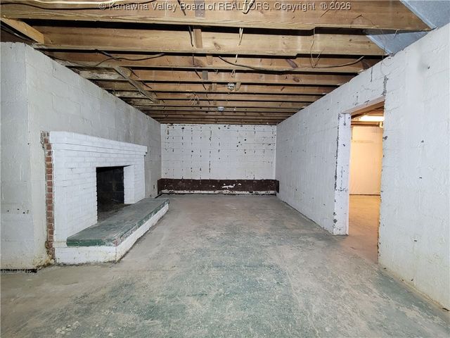 333 Knollwood Drive, Charleston, WV 25302