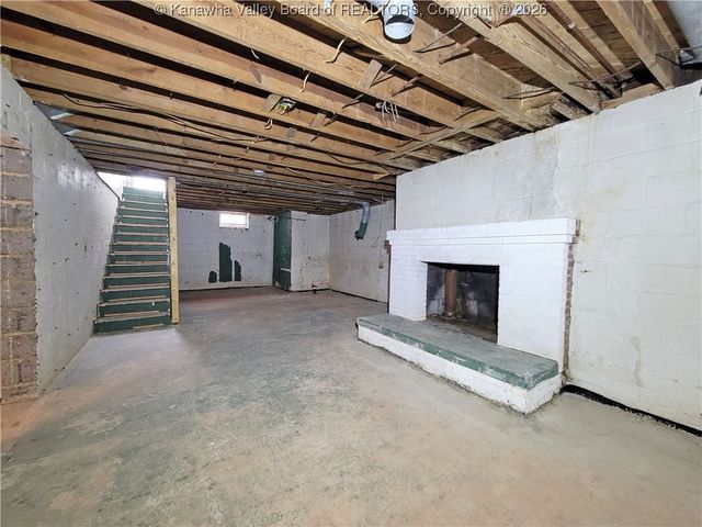 333 Knollwood Drive, Charleston, WV 25302