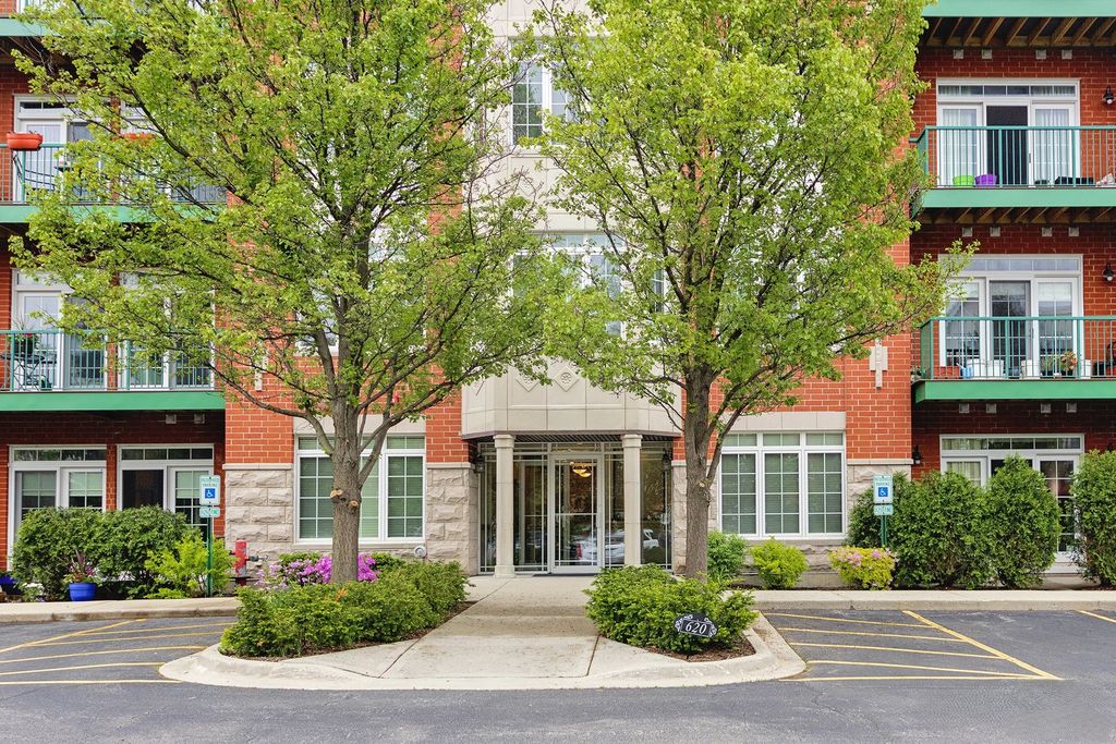 640 Mchenry Road 301, Wheeling, IL 60090