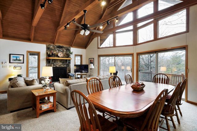 80 PURPLE FINCH LN, Berkeley Springs, WV 25411