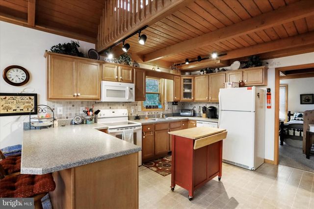 80 PURPLE FINCH LN, Berkeley Springs, WV 25411