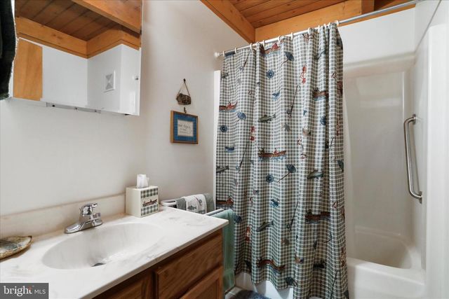 80 PURPLE FINCH LN, Berkeley Springs, WV 25411