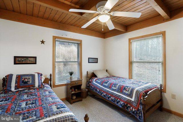 80 PURPLE FINCH LN, Berkeley Springs, WV 25411