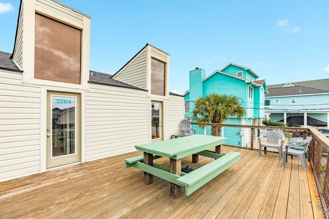 22814 Vida Street, Galveston, TX 77554