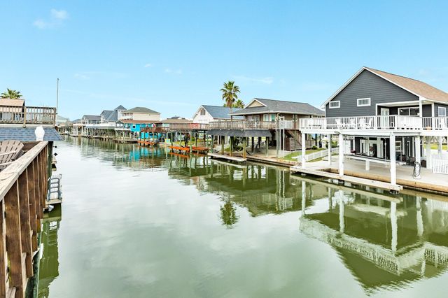 22814 Vida Street, Galveston, TX 77554