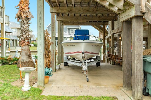 22814 Vida Street, Galveston, TX 77554