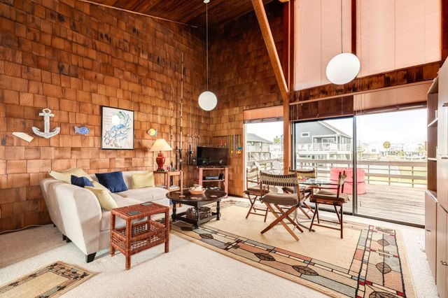 22814 Vida Street, Galveston, TX 77554