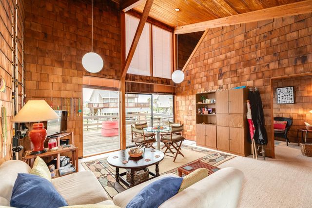 22814 Vida Street, Galveston, TX 77554