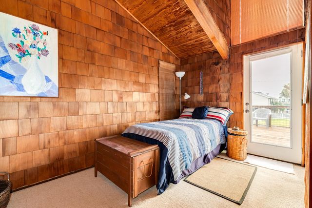 22814 Vida Street, Galveston, TX 77554