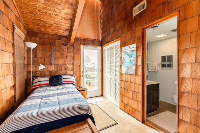 22814 Vida Street, Galveston, TX 77554