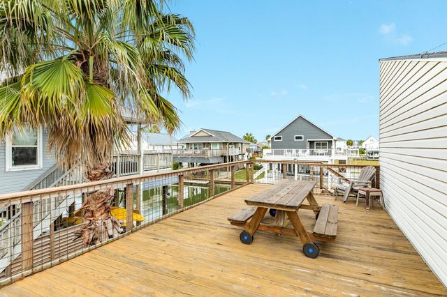 22814 Vida Street, Galveston, TX 77554