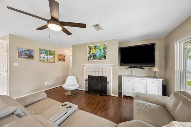 1910 Lori Court, Seabrook, TX 77586