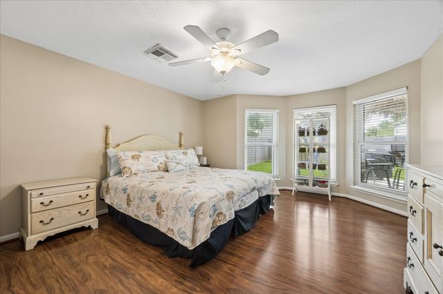 1910 Lori Court, Seabrook, TX 77586