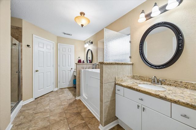 1910 Lori Court, Seabrook, TX 77586