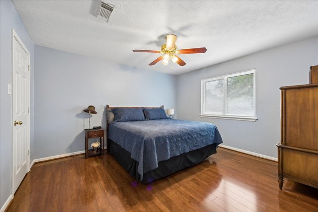 1910 Lori Court, Seabrook, TX 77586