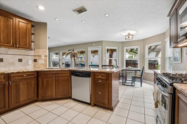 1910 Lori Court, Seabrook, TX 77586
