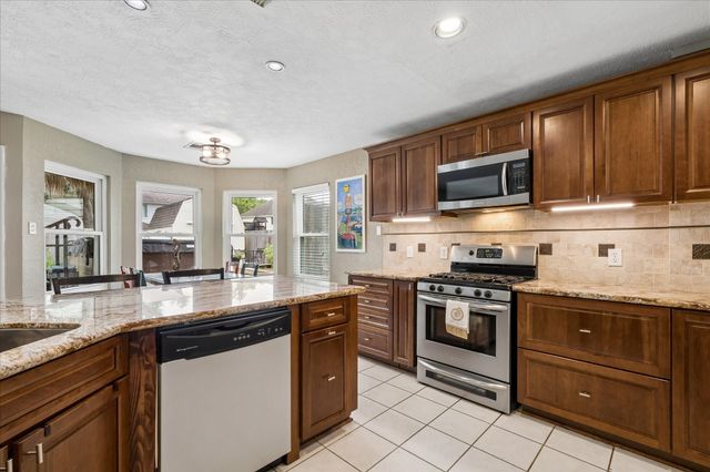 1910 Lori Court, Seabrook, TX 77586
