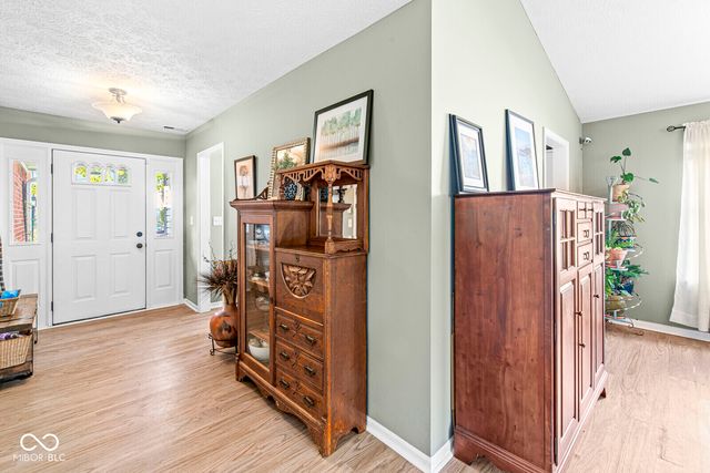 1555 Warren Lake Court, Indianapolis, IN 46229