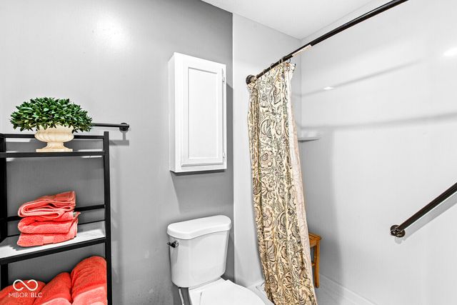 1555 Warren Lake Court, Indianapolis, IN 46229