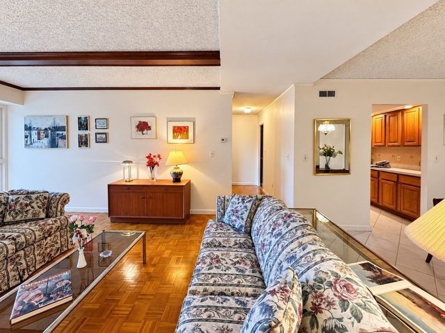 57 Broadlawn Park 3A, Boston, MA 02467