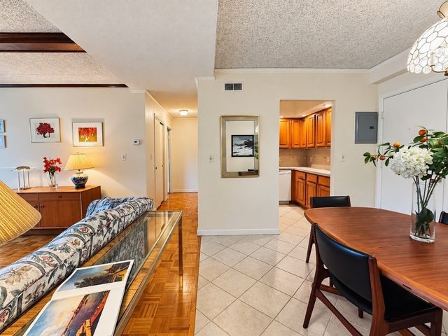 57 Broadlawn Park 3A, Boston, MA 02467