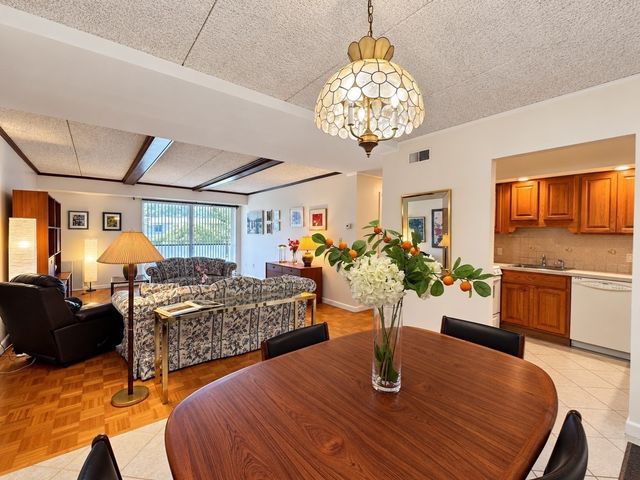 57 Broadlawn Park 3A, Boston, MA 02467