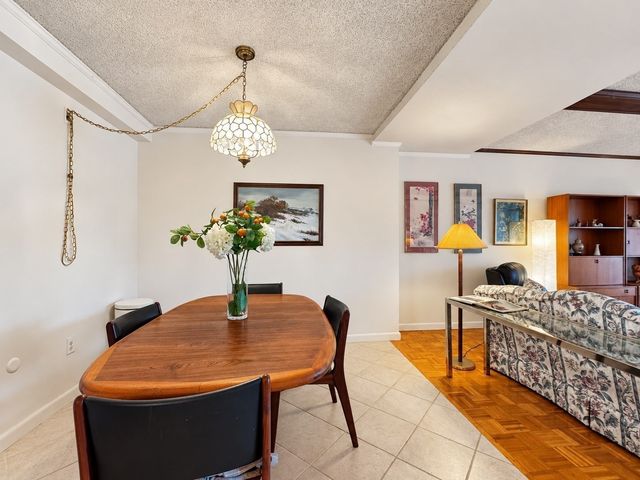 57 Broadlawn Park 3A, Boston, MA 02467