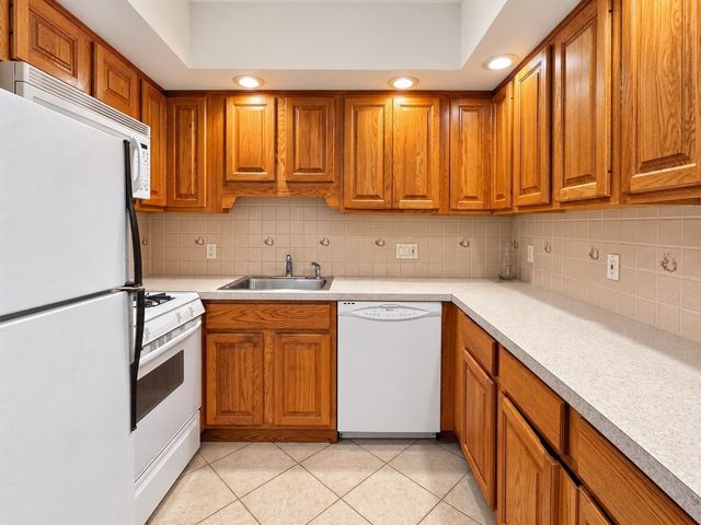 57 Broadlawn Park 3A, Boston, MA 02467