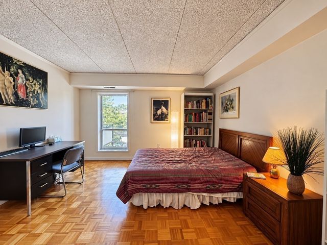 57 Broadlawn Park 3A, Boston, MA 02467