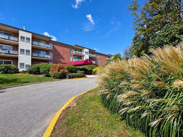 57 Broadlawn Park 3A, Boston, MA 02467