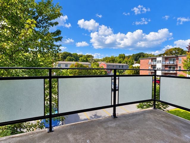 57 Broadlawn Park 3A, Boston, MA 02467