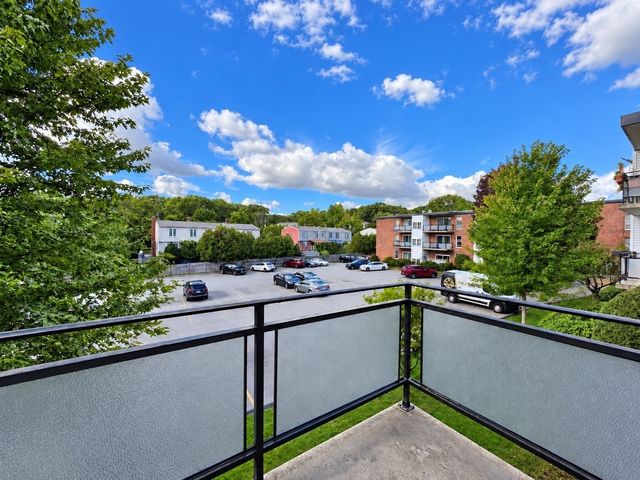 57 Broadlawn Park 3A, Boston, MA 02467