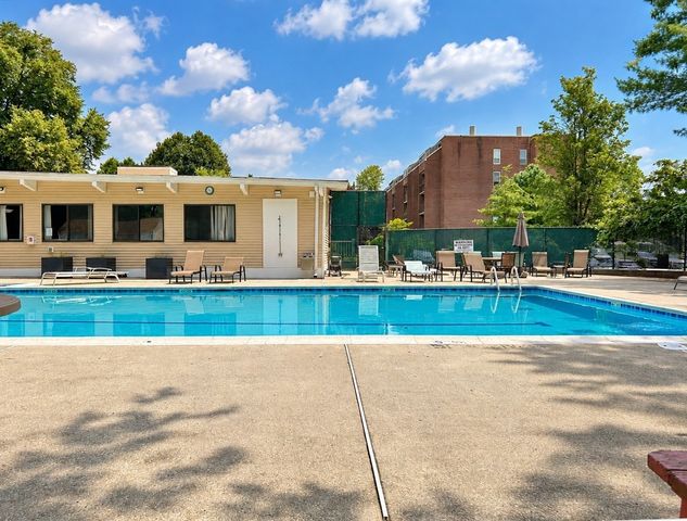 57 Broadlawn Park 3A, Boston, MA 02467