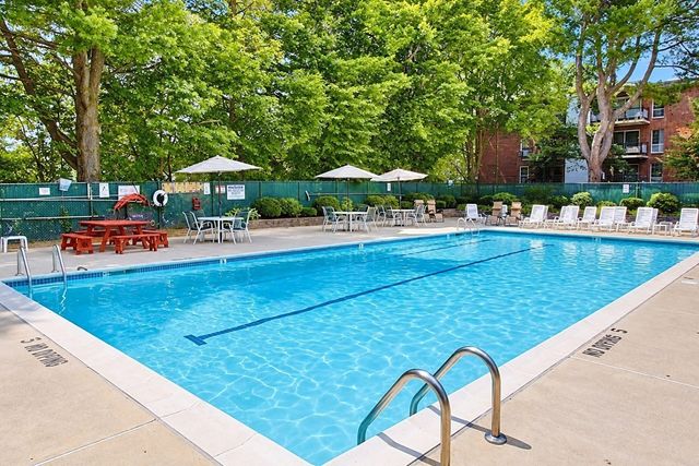 57 Broadlawn Park 3A, Boston, MA 02467