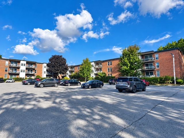 57 Broadlawn Park 3A, Boston, MA 02467