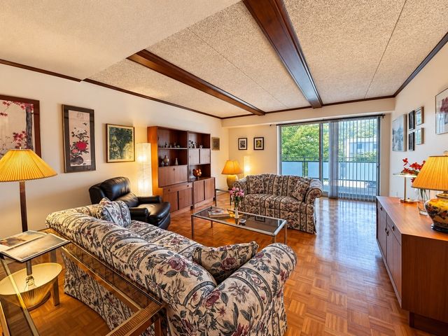 57 Broadlawn Park 3A, Boston, MA 02467