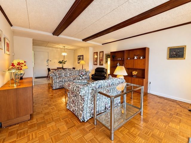 57 Broadlawn Park 3A, Boston, MA 02467