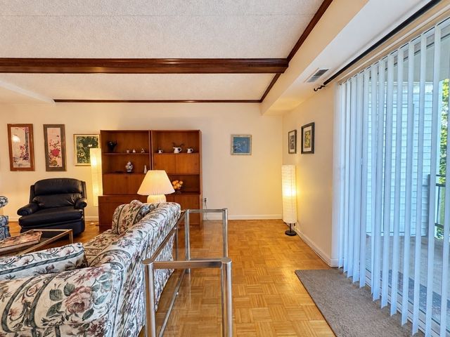 57 Broadlawn Park 3A, Boston, MA 02467