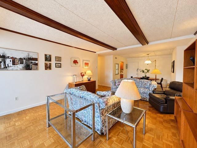 57 Broadlawn Park 3A, Boston, MA 02467
