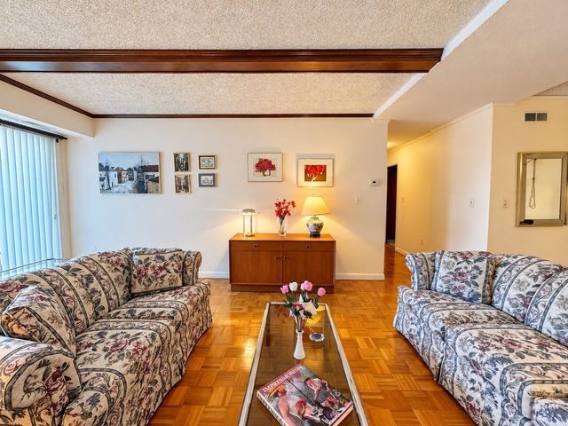 57 Broadlawn Park 3A, Boston, MA 02467