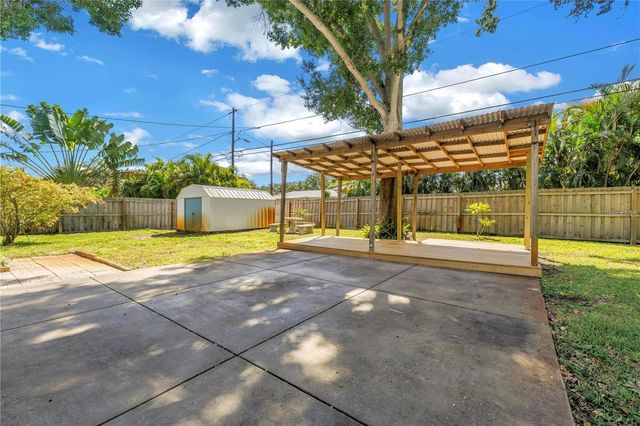 6144 2ND AVENUE N, St Petersburg, FL 33710