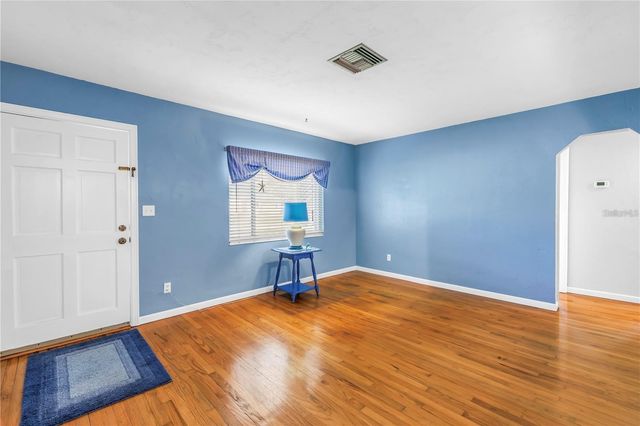 6144 2ND AVENUE N, St Petersburg, FL 33710