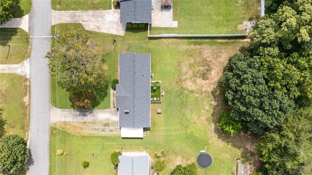 4620 Shattalon Circle, Winston-salem, NC 27106