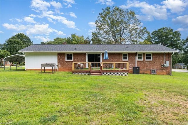 4620 Shattalon Circle, Winston-salem, NC 27106
