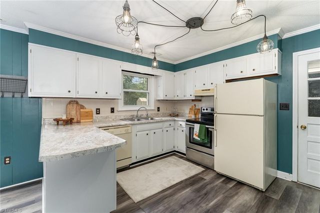 4620 Shattalon Circle, Winston-salem, NC 27106