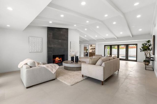 1913 E Amado Road, Palm Springs, CA 92262