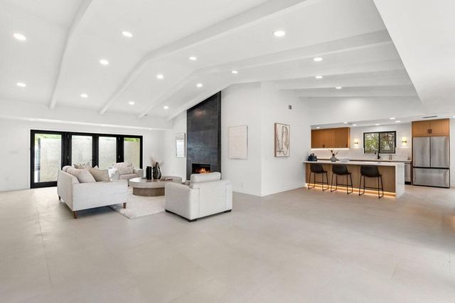 1913 E Amado Road, Palm Springs, CA 92262