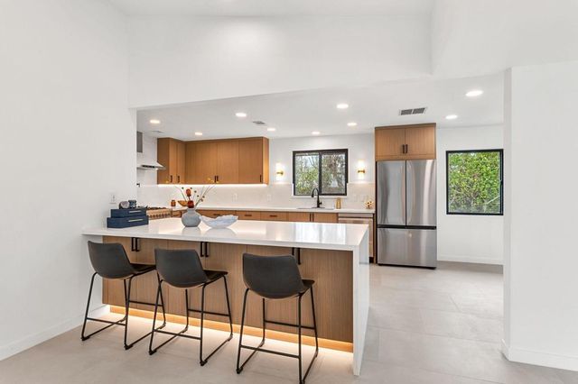 1913 E Amado Road, Palm Springs, CA 92262