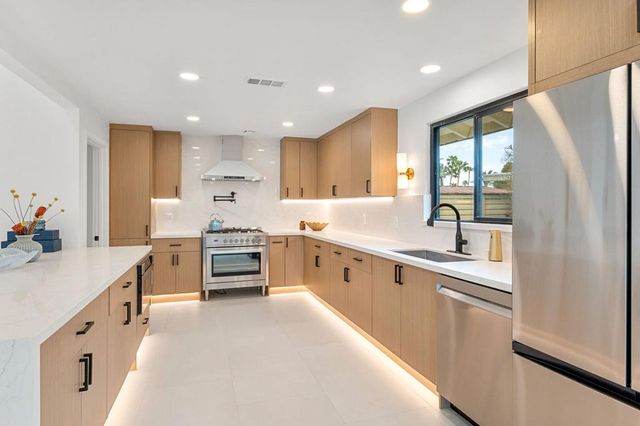1913 E Amado Road, Palm Springs, CA 92262